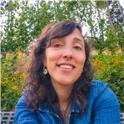 Profesora de Lengua y Literatura con experiencia en escuela primaria, secundaria y talleres sociales.
